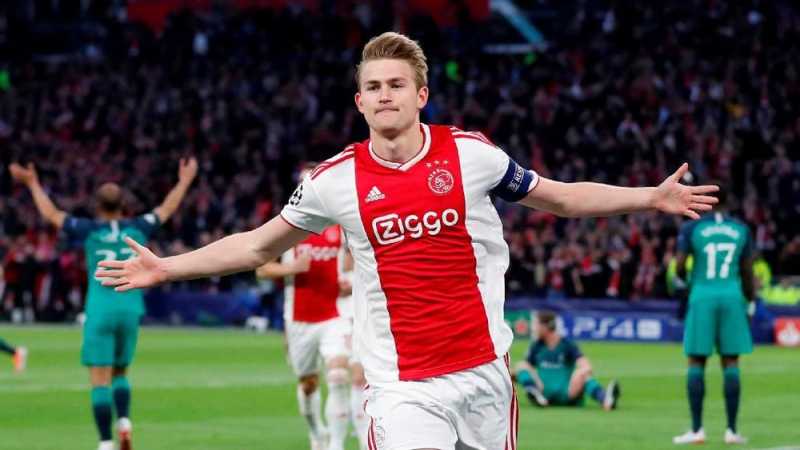 De Ligt Disebut Terima Rayuan Ronaldo ke Juventus De Ligt Disebut Terima Rayuan Ronaldo ke Juventus