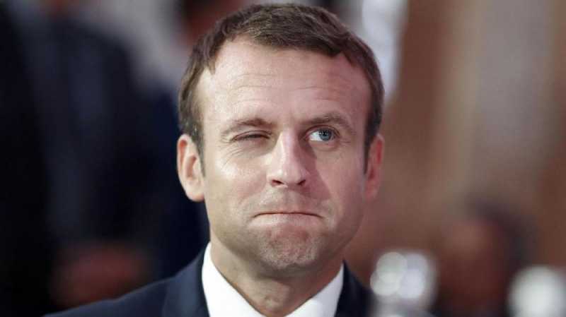 Pamela Anderson Undang Macron Makan Bareng di Resto Seksi Pamela Anderson Undang Macron Makan Bareng di Resto Seksi