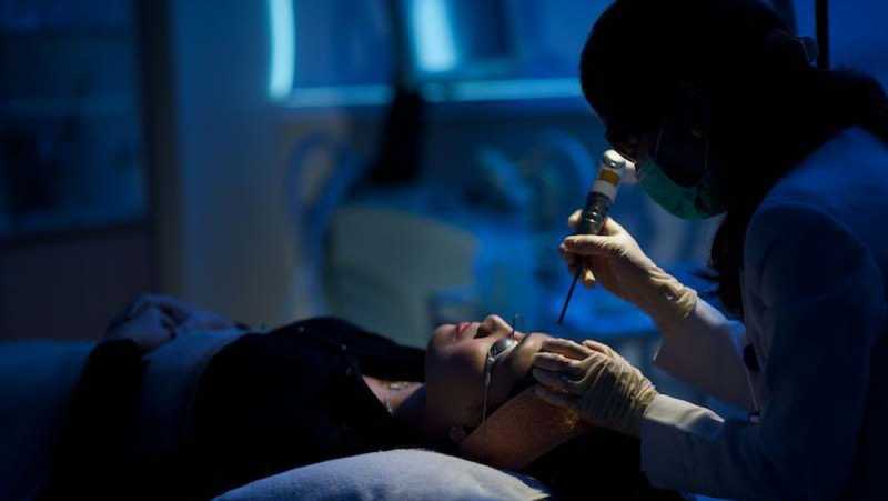 Waspada Penularan HIV Melalui Facial Waspada Penularan HIV Melalui Facial
