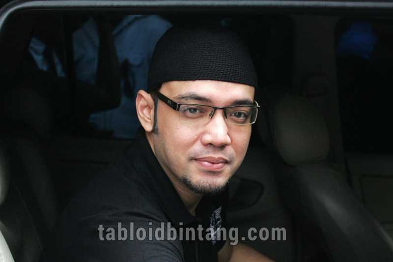 Sandy Tumiwa Dikabarkan Gerebek Rumah Tessa Kaunang, Ini Versi Polisi Sandy Tumiwa Dikabarkan Gerebek Rumah Tessa Kaunang, Ini Versi Polisi