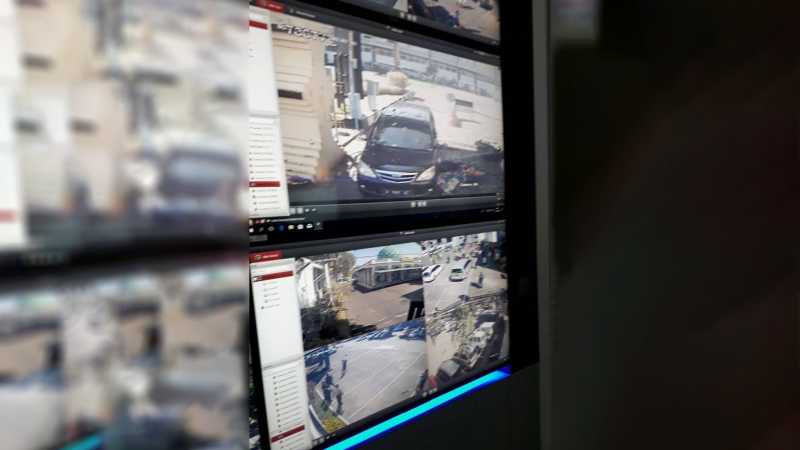 Bomber di Polrestabes Surabaya Meledakkan Diri Ketika Disetop Petugas Bomber di Polrestabes Surabaya Meledakkan Diri Ketika Disetop Petugas