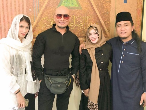 Masuk Islam, Deddy Corbuzier akan Ganti Nama? Masuk Islam, Deddy Corbuzier akan Ganti Nama?