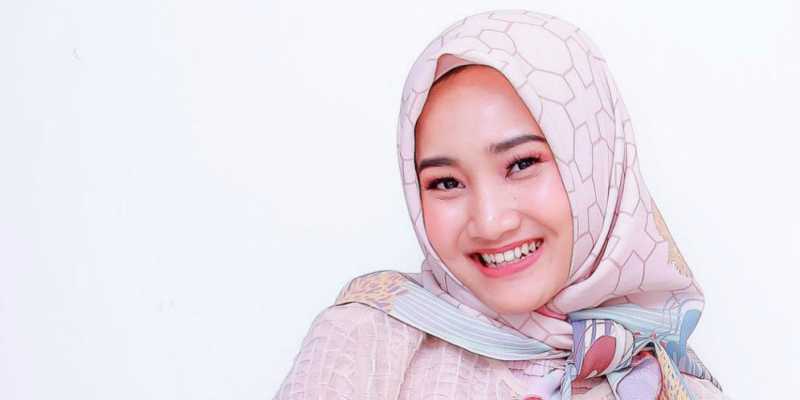 Deretan Desainer Hijab di Balik Gaya Stylish Fatin Deretan Desainer Hijab di Balik Gaya Stylish Fatin