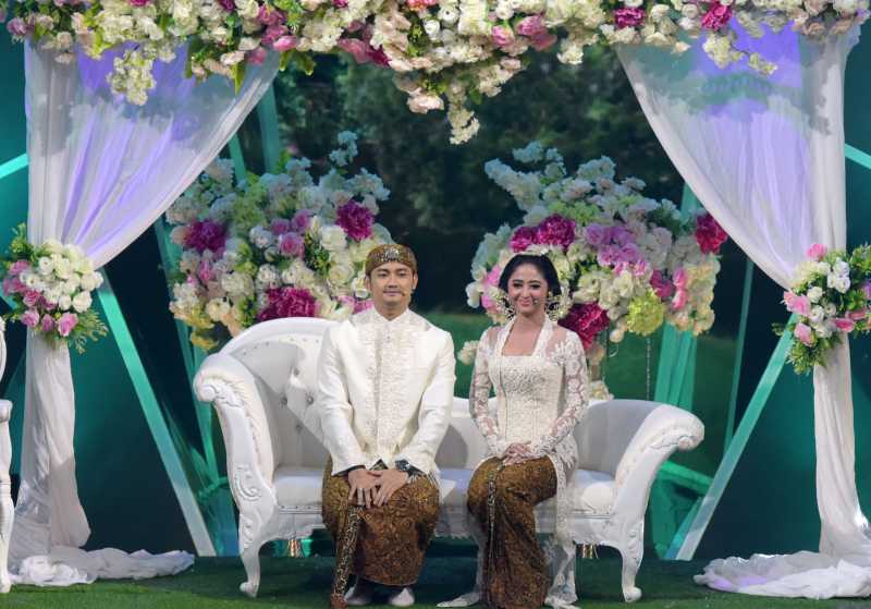 Terungkap Sudah Teka Teki Pernikahan Dewi Perssik - Angga Wijaya Terungkap Sudah Teka Teki Pernikahan Dewi Perssik - Angga Wijaya
