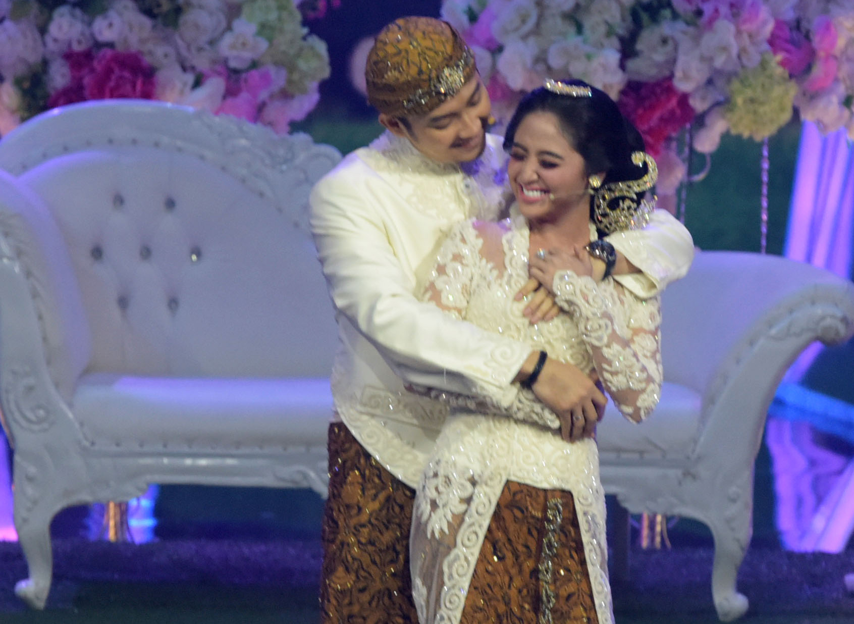 Serba Mendadak, Ini Fakta Pernikahan Dewi Perssik - Angga Wijaya