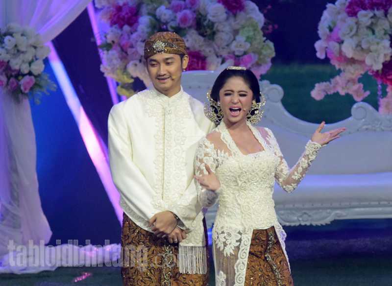 Minta Maaf, Angga Wijaya Pajang Video Akad Nikah dengan Dewi Perssik Minta Maaf, Angga Wijaya Pajang Video Akad Nikah dengan Dewi Perssik