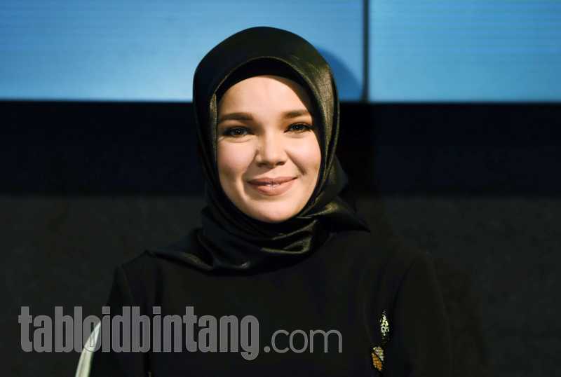 Malam Tahun Baru, Dewi Sandra: Paling Enak di Rumah, Apalagi Rumah Mertua Malam Tahun Baru, Dewi Sandra: Paling Enak di Rumah, Apalagi Rumah Mertua
