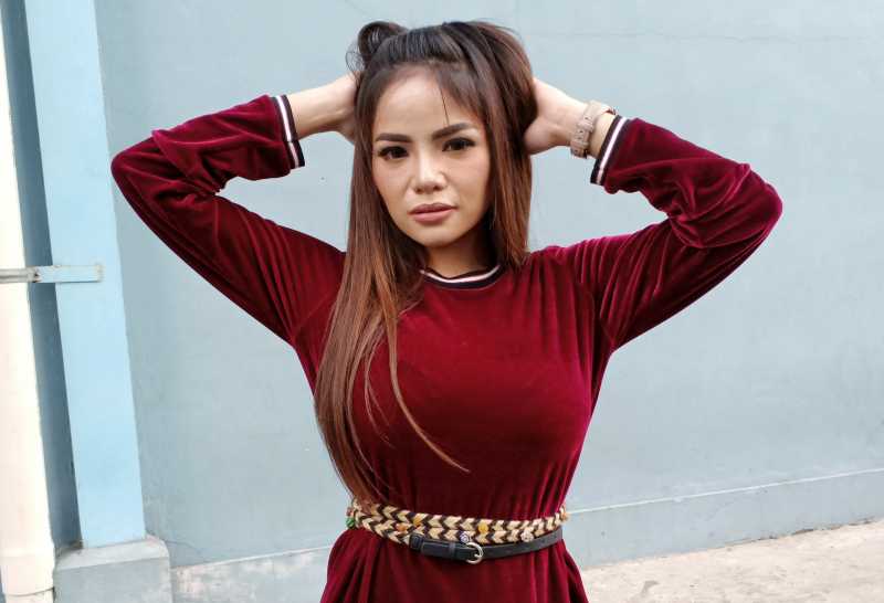Mengaku Pacaran 2 Bulan, Pria Bule Ini Galau Tak Bisa Sentuh dan Cium Dinar Candy Mengaku Pacaran 2 Bulan, Pria Bule Ini Galau Tak Bisa Sentuh dan Cium Dinar Candy