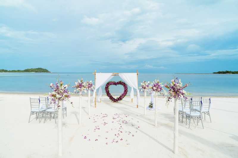4 Tips Bergaya saat Menghadiri Beach Wedding 4 Tips Bergaya saat Menghadiri Beach Wedding