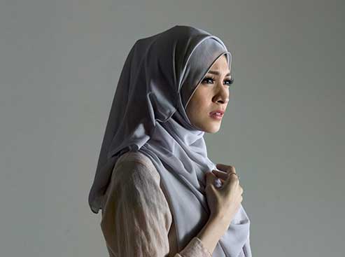 Donita Tampil Beda di Film 'Bukan Cinta Malaikat' Donita Tampil Beda di Film 'Bukan Cinta Malaikat'