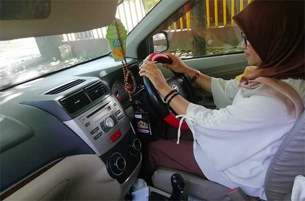 Mengenal lebih dekat para Kartini GrabCar Mengenal lebih dekat para Kartini GrabCar
