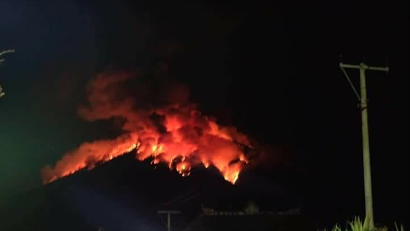 Lontaran Lava Pijar Gunung Agung Terjadi Selama 7 Menit, Penduduk Aman