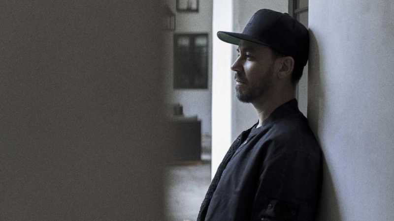 Tiga Identitas Mike Shinoda saat Konser Tiga Identitas Mike Shinoda saat Konser