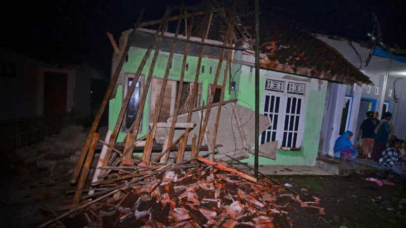 Dampak Gempa Bumi, Puluhan Bangunan di Tasikmalaya Hancur Dampak Gempa Bumi, Puluhan Bangunan di Tasikmalaya Hancur