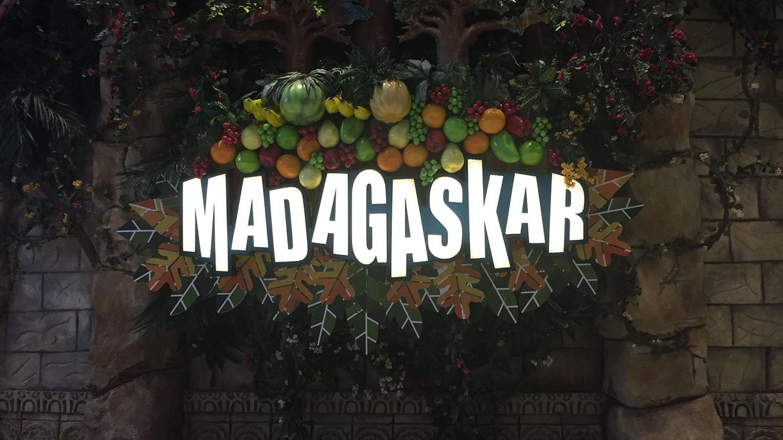 Review: Sensasi Makan di Hutan Belantara Madagaskar Jakarta