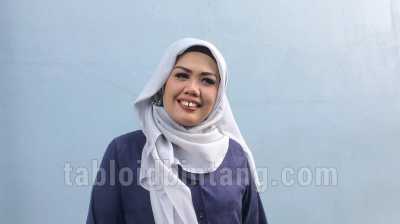 Elly Sugigi Putuskan Berhijab setelah Mimpi Disiram Darah