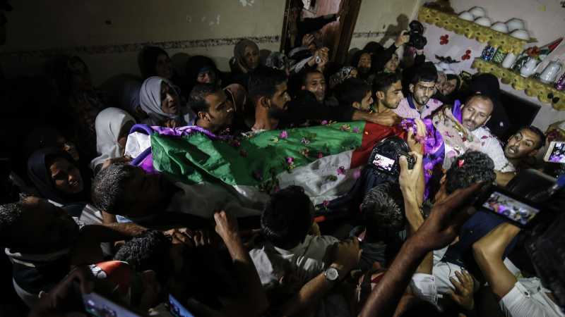 Tangis Ribuan Warga Palestina Antar Jenazah Razan yang Ditembak Israel Tangis Ribuan Warga Palestina Antar Jenazah Razan yang Ditembak Israel