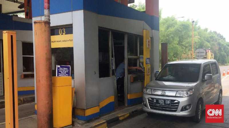 Ancaman PHK Membayangi Eks Petugas Tol Ancaman PHK Membayangi Eks Petugas Tol