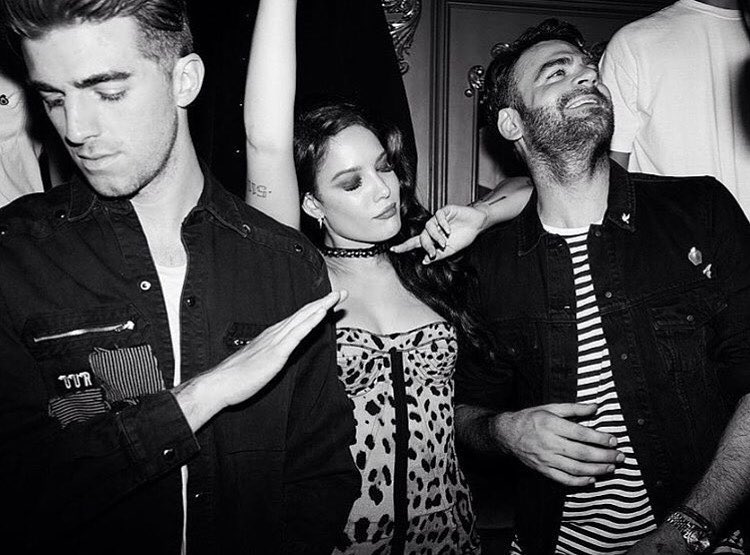 Wanita Ini Hampir Membawakan Lagu The Chainsmokers Wanita Ini Hampir Membawakan Lagu The Chainsmokers