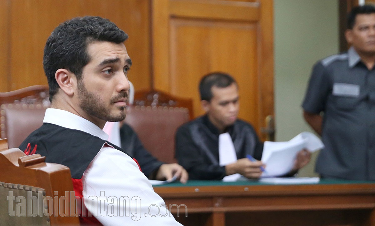 Dalam Nota Pembelaannya, Fachry Albar Minta Dihukum 6 Bulan Rehabilitasi