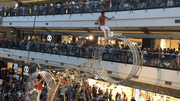 Meriahkan Liburan, Pondok Indah Mall Hadirkan Sirkus Wheel of Death