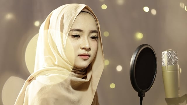 Heboh Deen Assalam, 5 Lagu Gambus Ini Juga Asik Didengar Heboh Deen Assalam, 5 Lagu Gambus Ini Juga Asik Didengar
