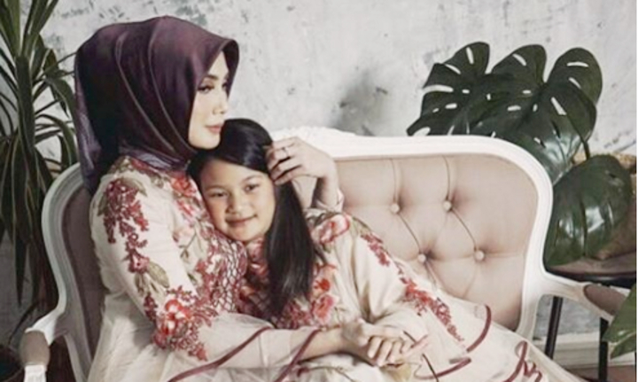 Fenita Arie akan Beri Pernyataan Soal Keputusannya Berhijab Fenita Arie akan Beri Pernyataan Soal Keputusannya Berhijab