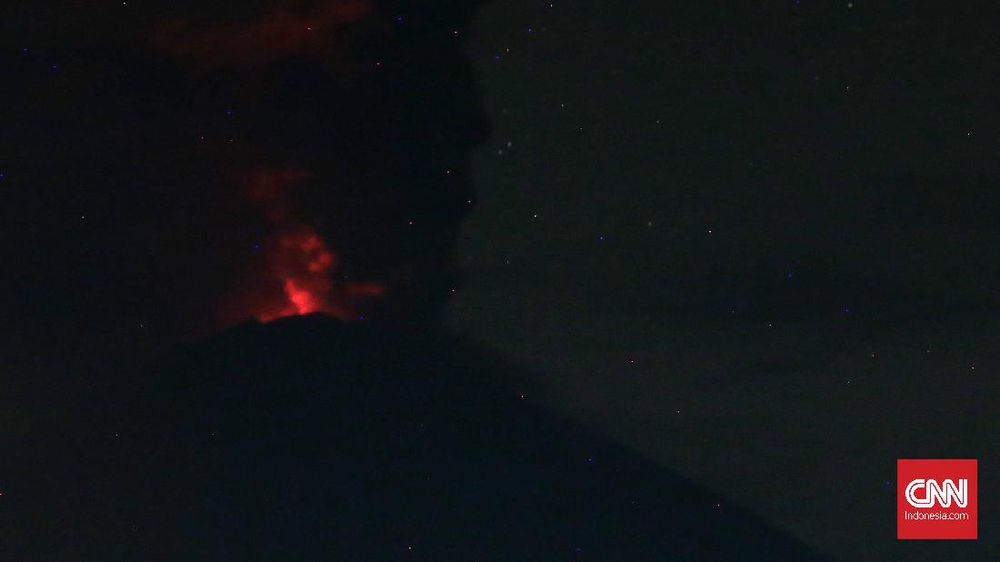 Kesaksian Warga di Malam Mencekam Erupsi Gunung Agung