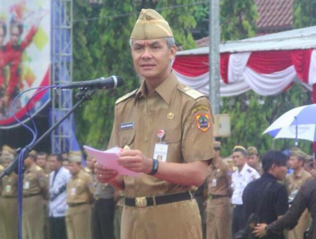 Pesan Gubernur Ganjar Pranowo ke Kahiyang Ayu: Anak Jangan Banyak-banyak Pesan Gubernur Ganjar Pranowo ke Kahiyang Ayu: Anak Jangan Banyak-banyak