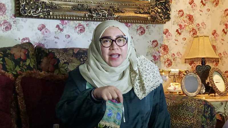 Kisah Melly Goeslaw Sepulang dari Penampungan Rakyat Palestina Kisah Melly Goeslaw Sepulang dari Penampungan Rakyat Palestina