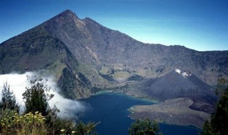 Satgas Bersih Berhasil Turunkan 64 Kg Sampah dari Gunung Rinjani Satgas Bersih Berhasil Turunkan 64 Kg Sampah dari Gunung Rinjani