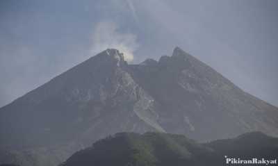 Kubah Lava Gunung Merapi Masih Tumbuh