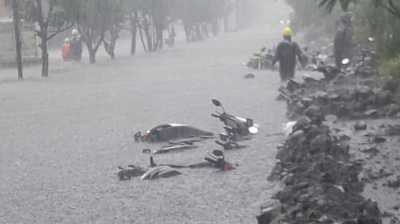 Pertolongan Pertama Ketika Motor Terendam Banjir 