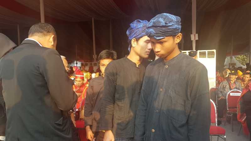 Ikut Upacara di Istana, Suku Baduy ini Jalan Kaki Selama Tiga Hari Ikut Upacara di Istana, Suku Baduy ini Jalan Kaki Selama Tiga Hari
