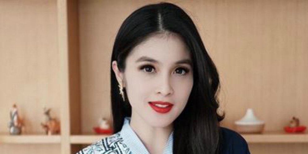 5 Gaya `Hamil Fashionable` Sandra Dewi 