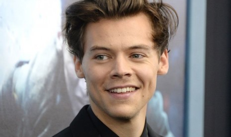 Harry Styles Dadakan Pandu Acara Late Late Show