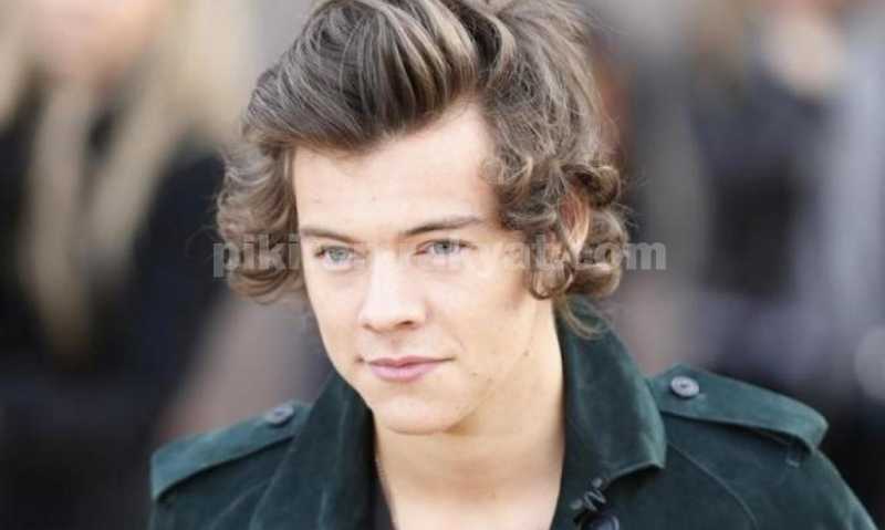 Harry Styles Dibandingkan dengan David Bowie Harry Styles Dibandingkan dengan David Bowie