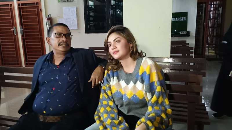 Kata Pengacara, Hilda Vitria Khan Tetap Tak Akui Pernikahan dengan Kriss Hatta Kata Pengacara, Hilda Vitria Khan Tetap Tak Akui Pernikahan dengan Kriss Hatta