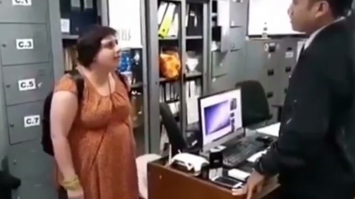 Kedubes Inggris Dampingi Turis Penampar Petugas Imigrasi di Bali Kedubes Inggris Dampingi Turis Penampar Petugas Imigrasi di Bali