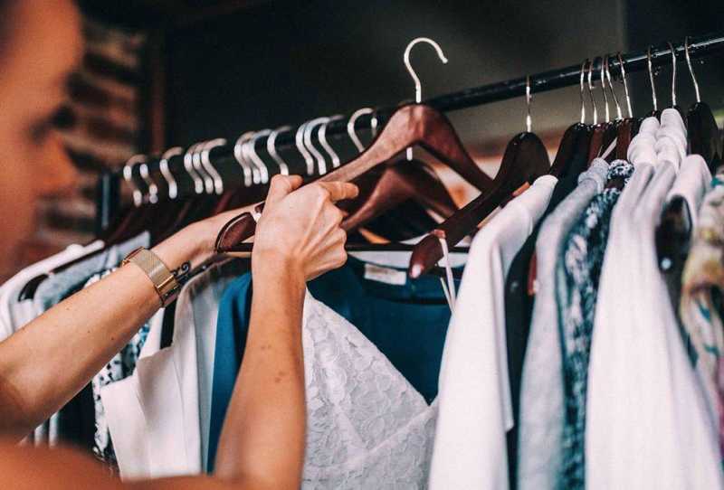 5 Tips Memilih Pakaian Saat Cuaca Panas Agar Tidak Mudah Berkeringat 5 Tips Memilih Pakaian Saat Cuaca Panas Agar Tidak Mudah Berkeringat