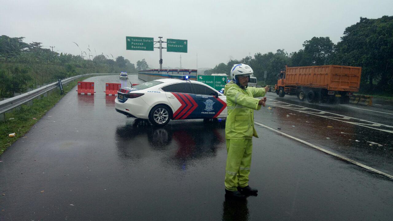 Jalur Puncak Ditutup karena Longsor, Arus Lalin Dialihkan via Sukabumi