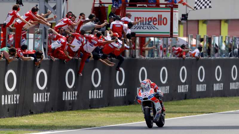 Ungguli Rossi, Dovizioso Jadi Kampiun MotoGP Inggris Ungguli Rossi, Dovizioso Jadi Kampiun MotoGP Inggris