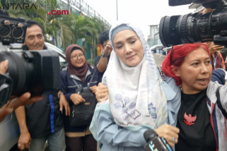 Mulan Jameela Hadiri Aksi Solidaritas Ahmad Dhani Mulan Jameela Hadiri Aksi Solidaritas Ahmad Dhani