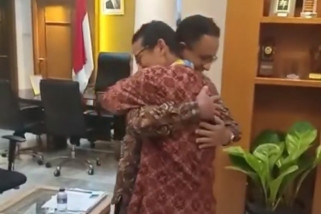 Beredar Video Anies dan Sandiaga Saling Berpelukan Beredar Video Anies dan Sandiaga Saling Berpelukan