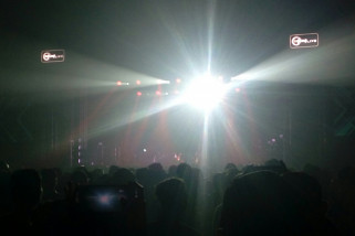 Kotak buka konser Paramore dengan meriah Kotak buka konser Paramore dengan meriah