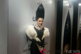 Syahrini Membuka Konser dengan Cerita Perjalanan Karir Syahrini Membuka Konser dengan Cerita Perjalanan Karir
