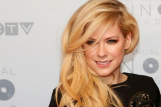 Avril Lavigne tanggapi rumor kloning dirinya
