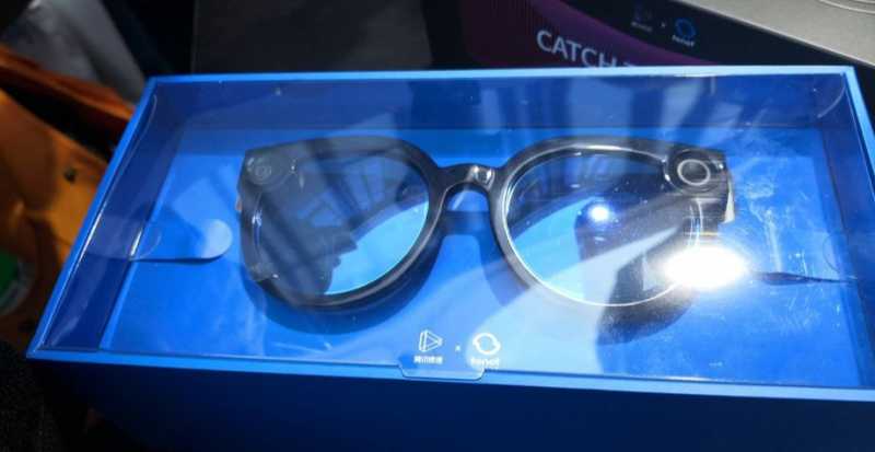 Tencent Bikin Kacamata Pintar Weishi untuk “TikTok-an” Tencent Bikin Kacamata Pintar Weishi untuk “TikTok-an”