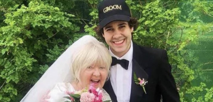 Demi Konten, YouTuber Ini Nikahi Ibu Sahabatnya Demi Konten, YouTuber Ini Nikahi Ibu Sahabatnya