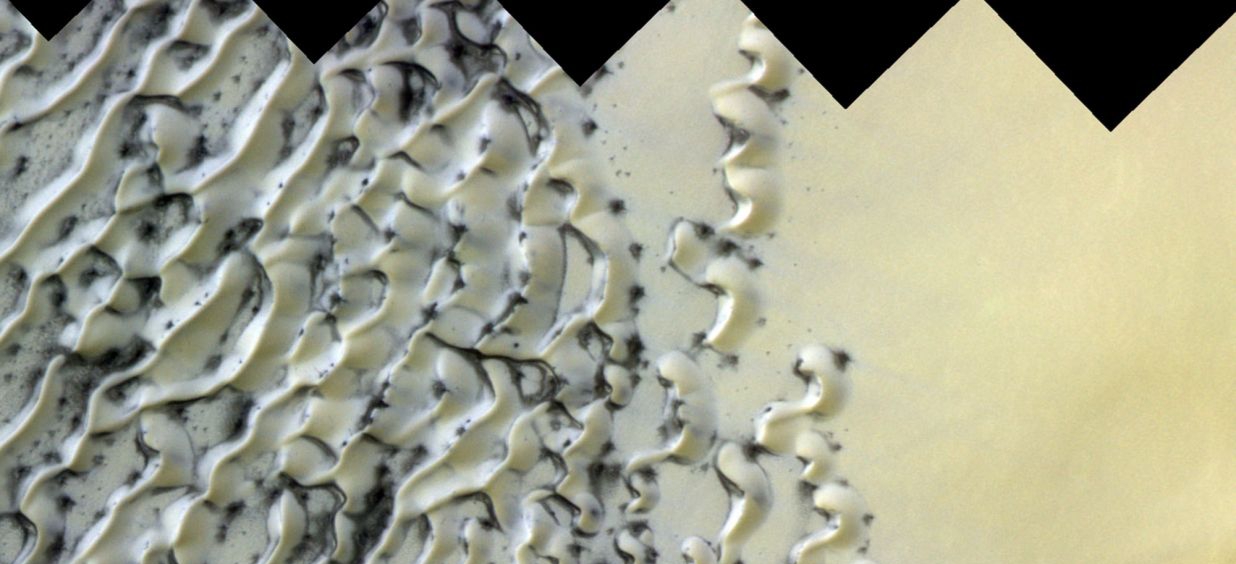 Orbiter Menangkap Foto Pemandangan Aneh di Planet Mars